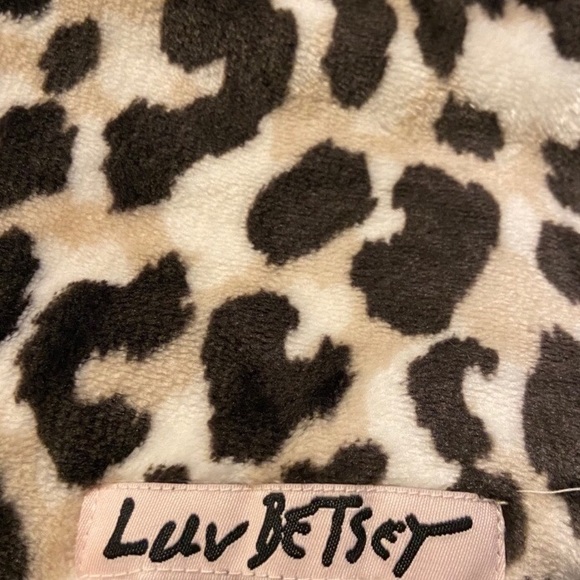 Betsey Johnson Other - Betsey Johnson leopard print throw, NWT